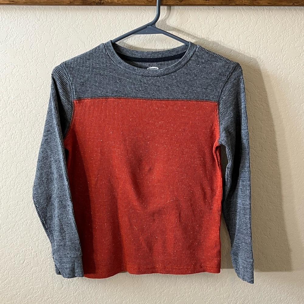 Old Navy Black and Gray Long Sleeve Tees 3 Pack Boy - Picture 3 of 8